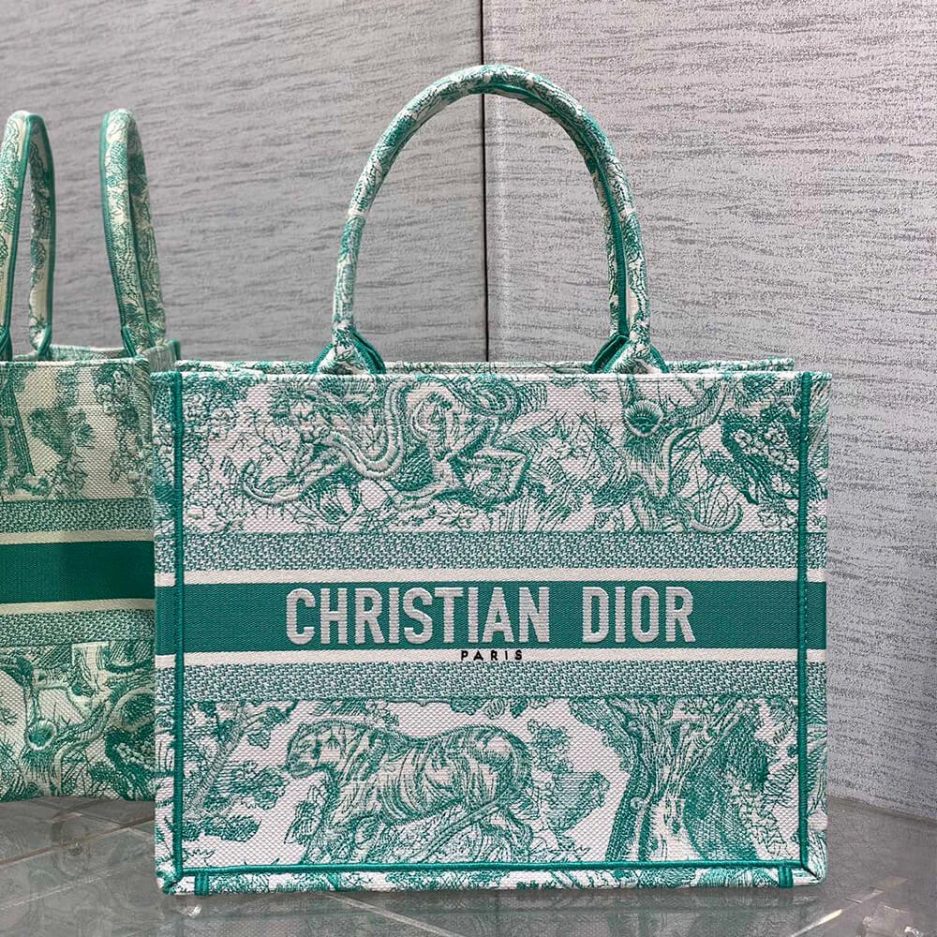 medium D*or book tote