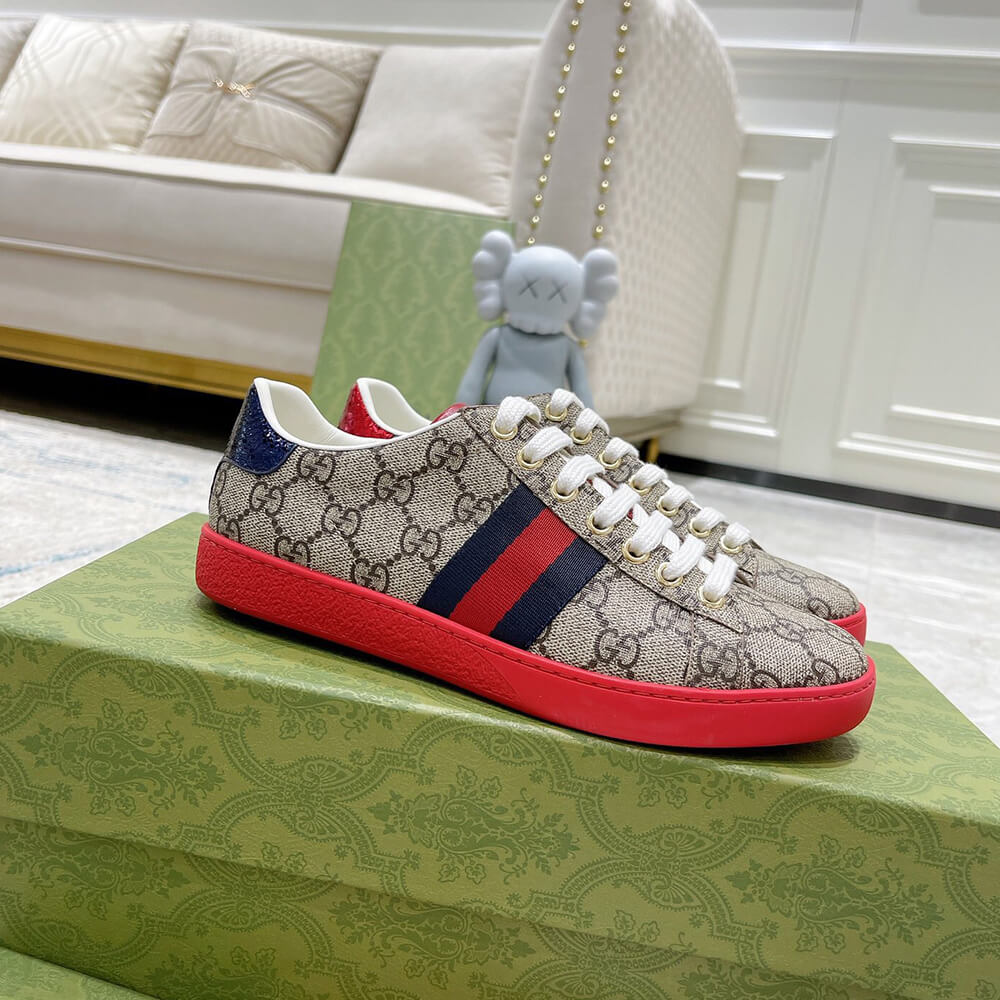 ace gg S*p*e sneaker with bees