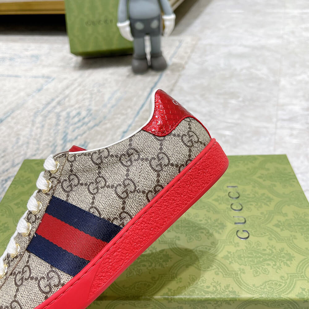 ace gg S*p*e sneaker with bees