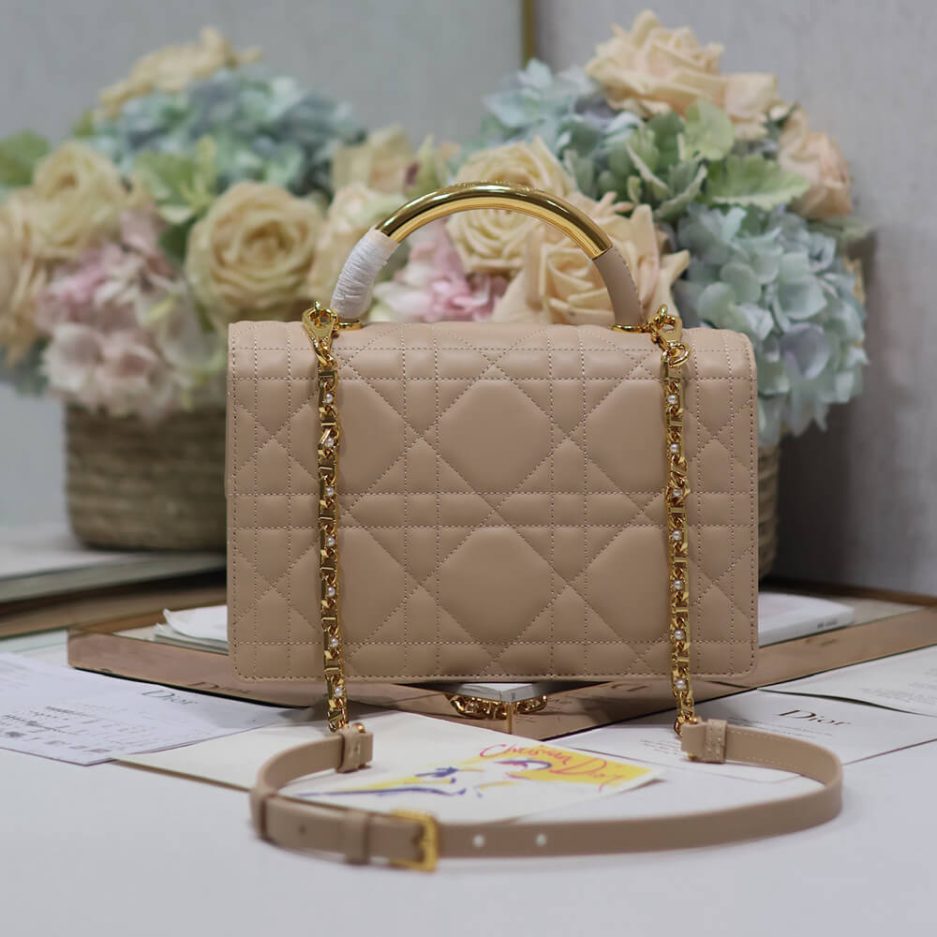 medium D*or ange bag